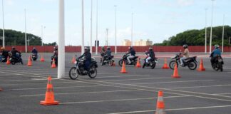 Transalvador oferece treinamento gratuito de pilotagem segura para motociclistas
