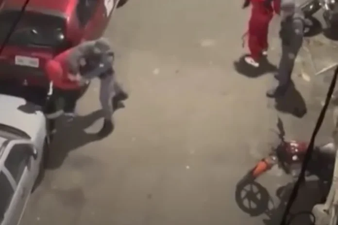 abordagem sp cotovelada Vídeo: PM de SP usa de extrema violência contra cidadão que pedia calma em abordagem