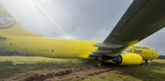 Avião cargueiro do Mercado Livre sai da pista após pouso em Salvador