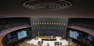 Comissão da Câmara aprova texto-base para fim da escala 6x1