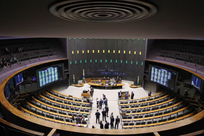 camara dos deputados Comissão da Câmara aprova texto-base para fim da escala 6x1