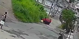 Câmera de segurança registra acidente envolvendo capotamento de carro em Itabuna