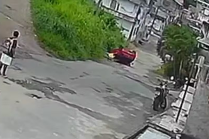 Câmera de segurança registra acidente envolvendo capotamento de carro em Itabuna