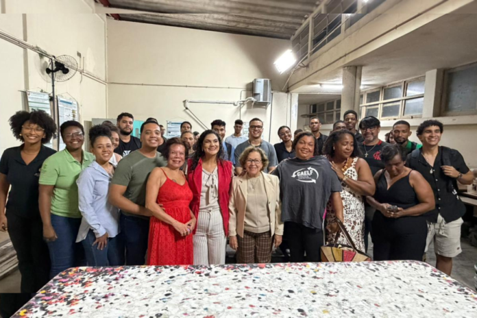 encontro lidice da mata Oficinas de Transformação: Lídice da Mata apoia projeto de reciclagem desenvolvido pelo IFBA