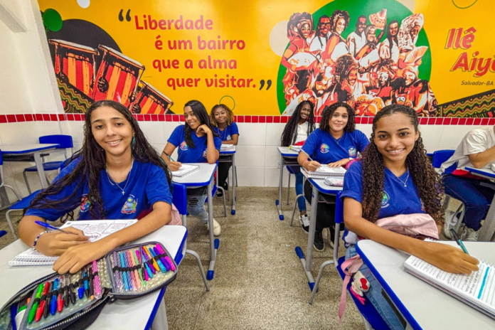 estudantes rede publica bahia Evasão e reprovação no Ensino Médio apresentam queda na Bahia, aponta Censo Escolar