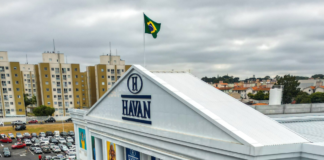 Havan é obrigada a oferecer cadeiras a funcionários que trabalham em pé