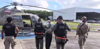 Casal líder de facção capturado na Bolívia chega a Salvador sob escolta das forças integradas