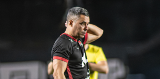Flertando com o Z-4, Jair Ventura cita incômodo pelo Vitória não vencer como visitante no Brasileirão: "Queremos acabar com isso"