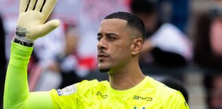 Bahia confirma lesão grave de Léo Vieira e goleiro passará por cirurgia