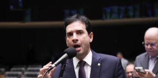 Fim da escala 6x1: relator prevê votação de parecer em 26 de maio