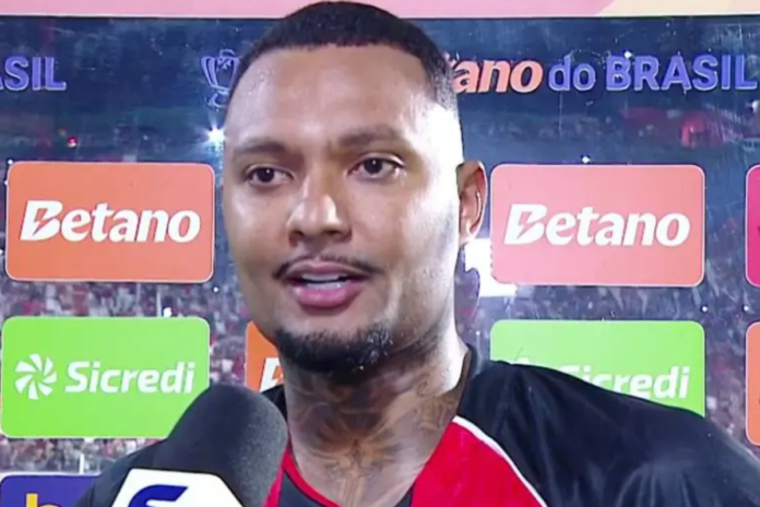 Herói contra o Flamengo, Luan Cândido cita "alívio" e celebra classificação: "Aqui é Vitória e tamo junto no Barradão”