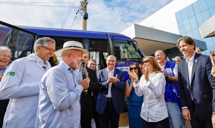 lula "Aqui não tem dinheiro do Vorcaro”, diz Lula em visita a hospital