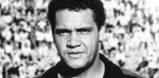 Ídolo do Vitória, ex-zagueiro Romenil morre aos 82 anos e clube presta homenagem