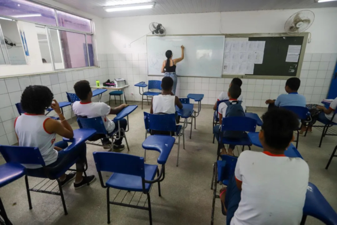 Prefeitura de Lauro de Freitas anuncia reajuste de 5,4% para professores da rede municipal
