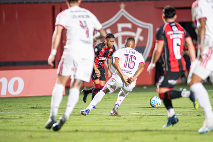 Vitória vence Flamengo no Barradão e avança às oitavas da Copa do Brasil