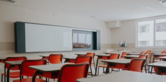 Professores da rede privada mantêm estado de greve na Bahia