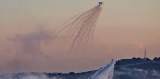 Israel usou bombas de fósforo branco em áreas povoadas do Líbano, diz jornal