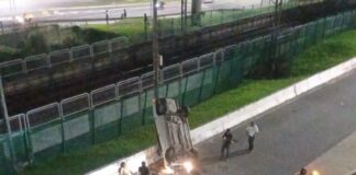 Vídeo: Carro despenca de viaduto em Salvador Vídeo: Carro despenca de viaduto em Salvador
