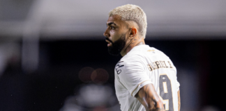 Após gestos obscenos contra o Vitória, atacante Gabigol será denunciado pelo STJD