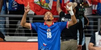 Fifa pede mudança na camisa do Haiti alegando mensagem política; entenda