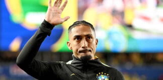 Raphinha volta a treinar com o grupo e se aproxima de retorno pela Seleção Brasileira