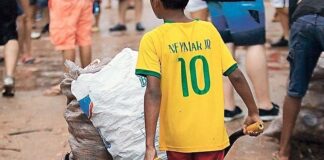 Em clima de Copa, campanha pede 'cartão vermelho ao trabalho infantil'