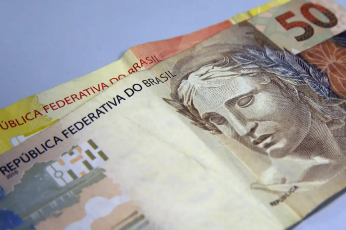 real brasileiro moeda Saques na Poupança superam depósitos em R$ 39,3 bilhões no semestre, aponta BC